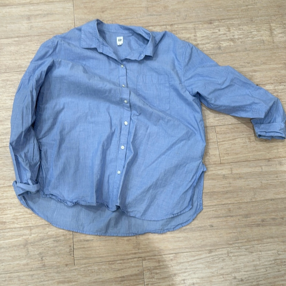 Gap button down shirt